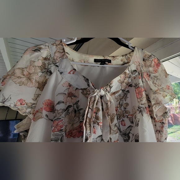 Grey crop slacks, feminine flower blouse - Picture 5 of 6